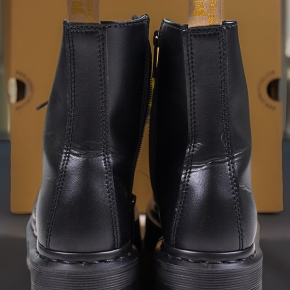 Dr. Martens Black Leather Lace-Up Lug Boots with Side Zip - V Jadon II Mono - Picture 5 of 9